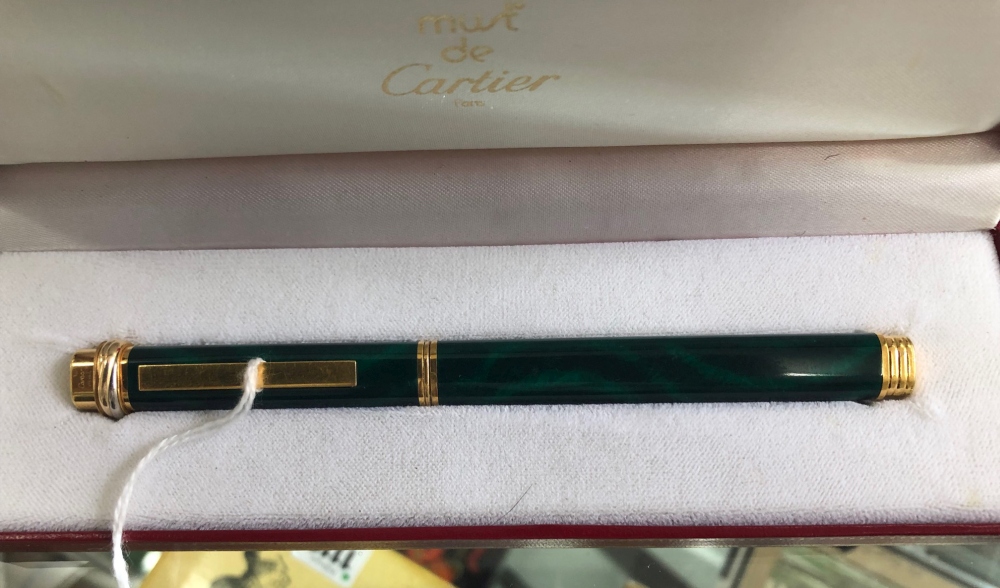 Must de Cartier Paris; a gold plated and green lacquer faux marble ball point pen, in fitted case. - Image 4 of 8