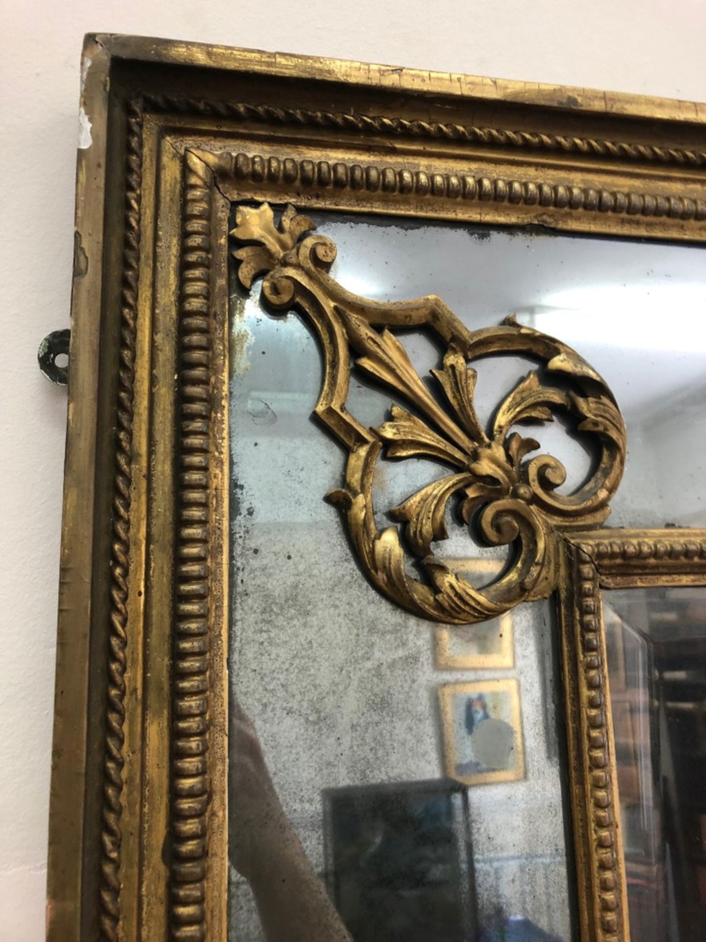 A moulded giltwood and gesso frame marginal wall mirror, early 19th century, - Image 10 of 12