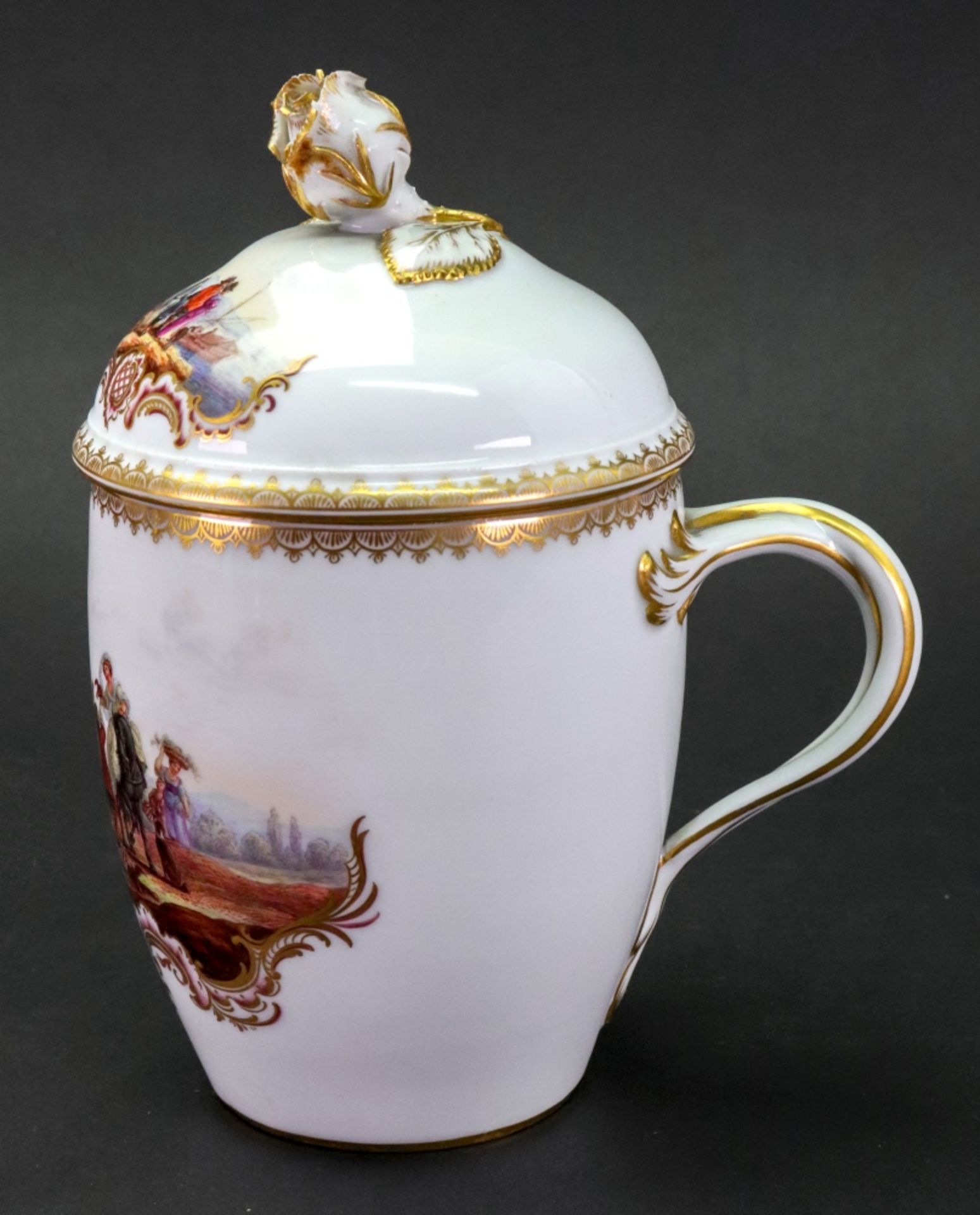 A Meissen mug and cover, late 19th century, of swollen cylindrical form with entwined handle, - Bild 2 aus 9