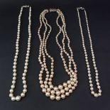 A single row necklace of graduated cultured pearls, ranging from 8.45mm to 4.