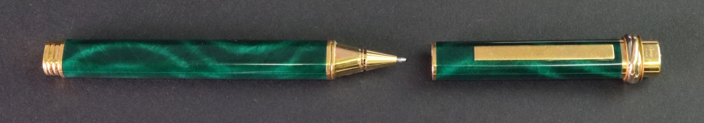 Must de Cartier Paris; a gold plated and green lacquer faux marble ball point pen, in fitted case. - Image 2 of 8