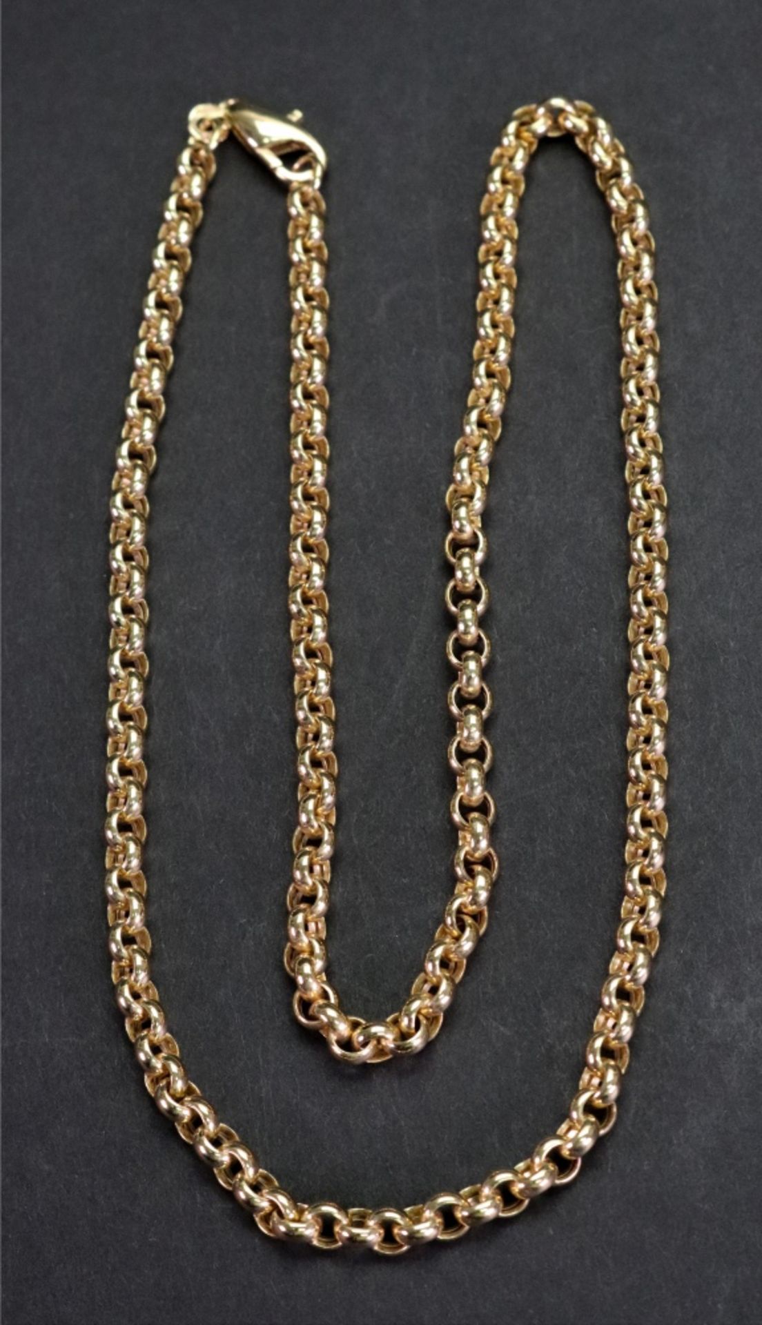 An Italian 9ct gold circular link necklace, to a lobster claw clasp, detailed 'Italy 9KT 375', 13.