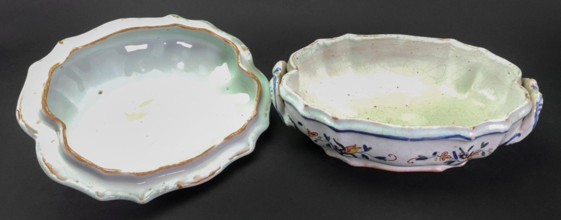 A French Faience polychrome two-handled tureen and cover, 18th century, - Bild 2 aus 2