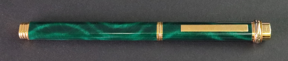 Must de Cartier Paris; a gold plated and green lacquer faux marble ball point pen, in fitted case. - Image 3 of 8