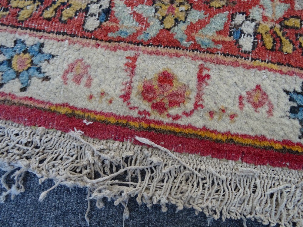 A Mahal rug, the chequered feel with a medallion to the centre, - Image 3 of 8