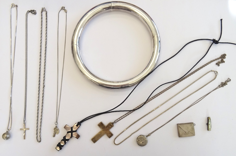 A group of mostly silver jewellery, comprising; a pendant cross fitted to a neckchain,