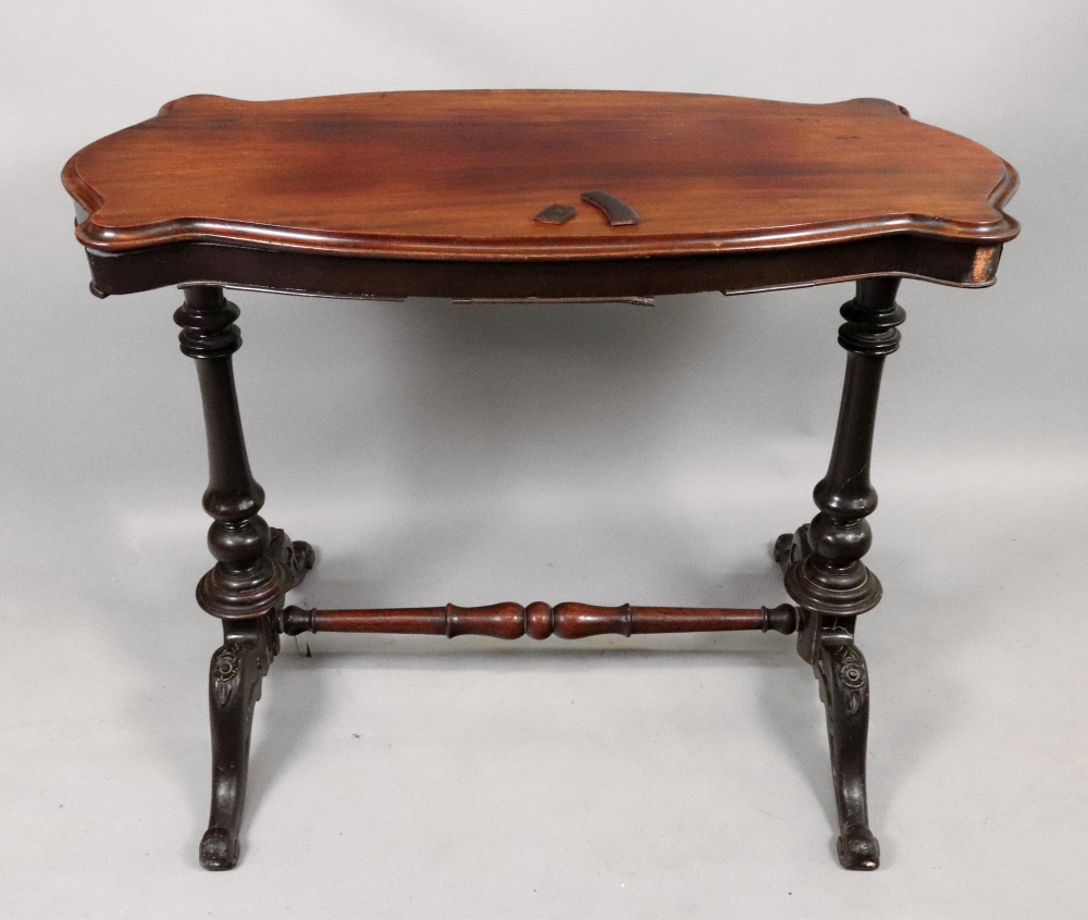 A Victorian mahogany side table, the sha - Image 2 of 2