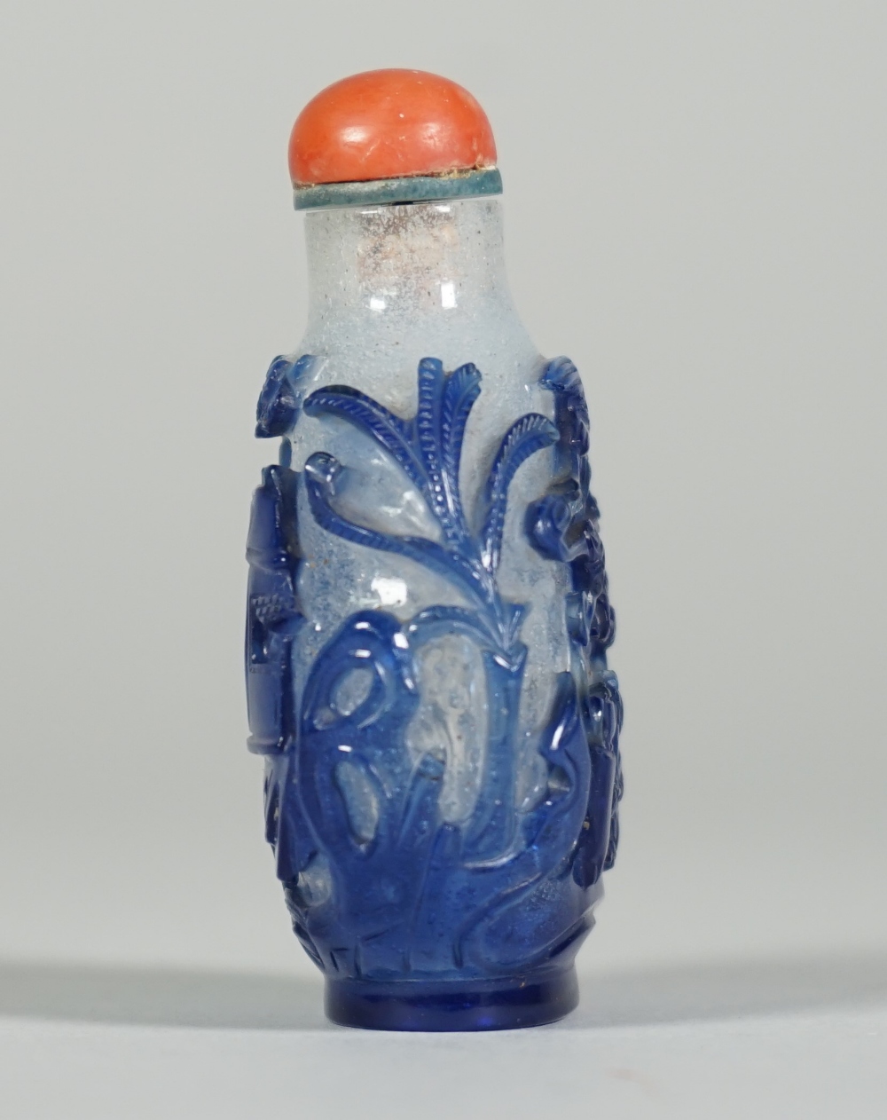 A Chinese blue overlay glass snuff bottle, 19th century, - Image 3 of 5