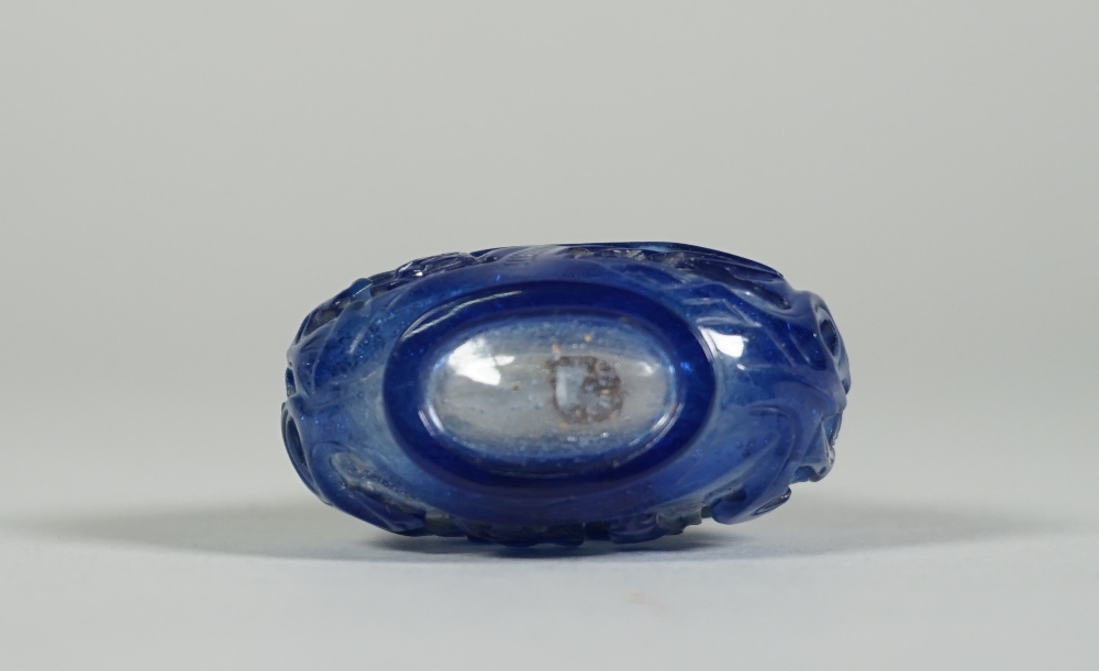 A Chinese blue overlay glass snuff bottle, 19th century, - Image 4 of 5