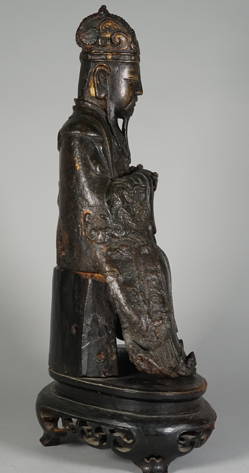 A Chinese bronze figure of a dignitary, Ming dynasty, seated in meditation with hands clasped, - Image 4 of 7