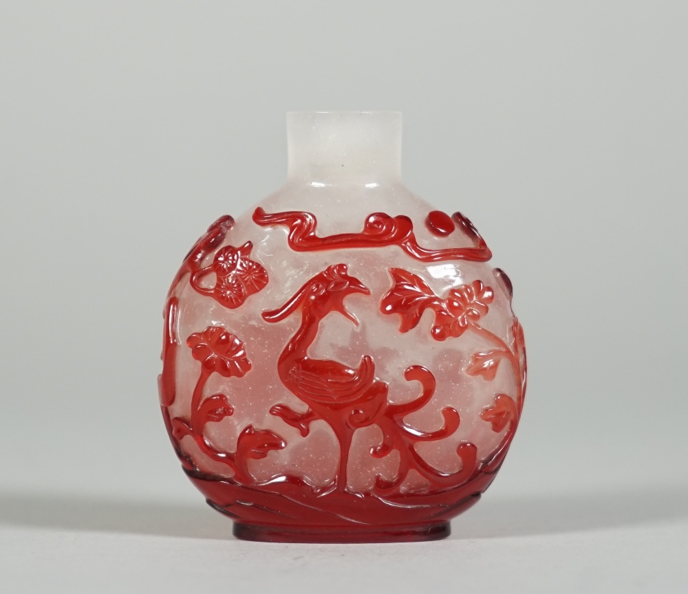 A Chinese red overlay glass snuff bottle, 19th century, - Image 2 of 5