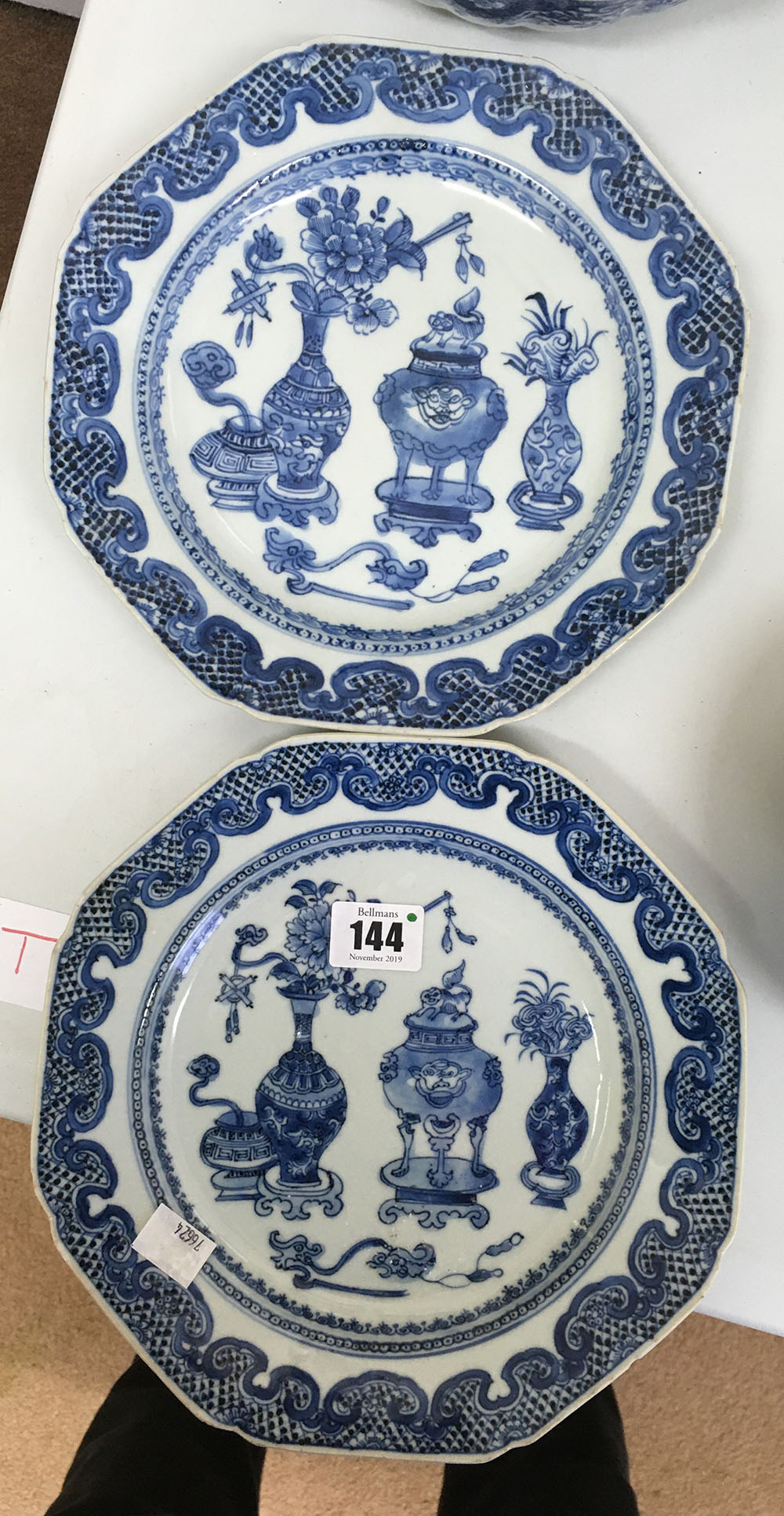 A pair of Chinese blue and white Export porcelain plates, Qianlong, - Image 4 of 6