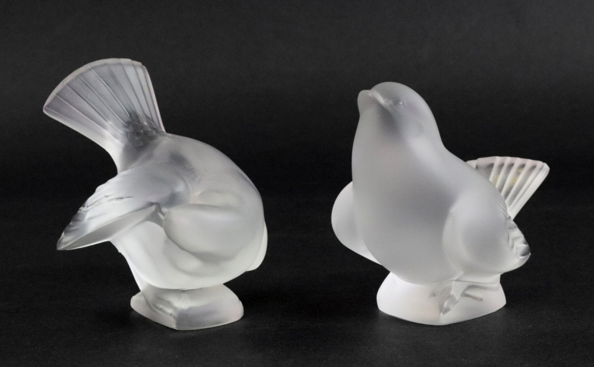 Two Lalique crystal figures of birds, one 8.5cm high, the other 9cm high (2).