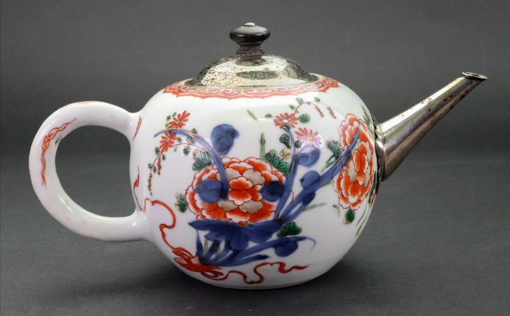 A Chinese porcelain bullet shaped teapot and cover, Qianlong, - Image 4 of 6
