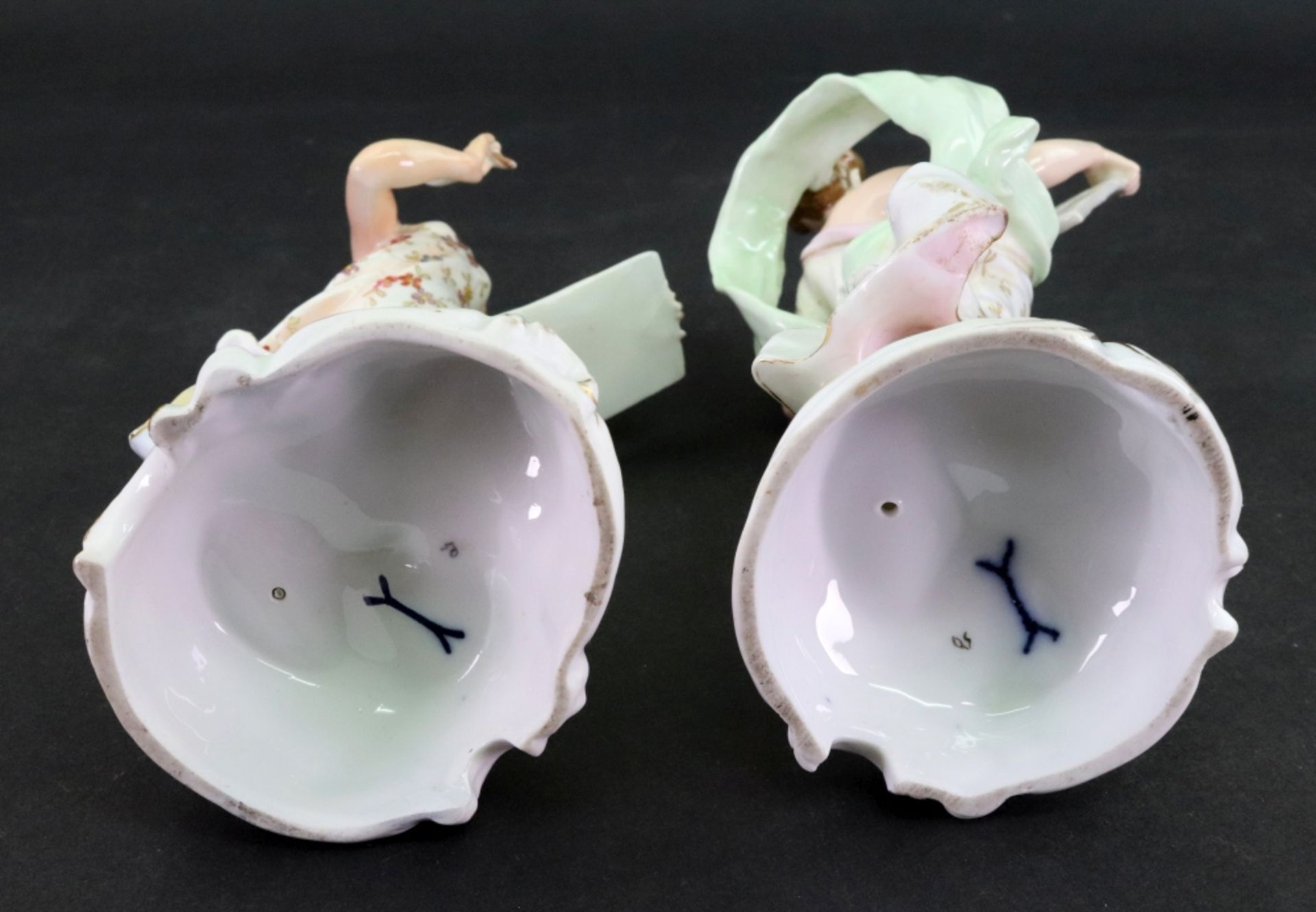 A pair of German porcelain figurines, circa 1900, emblematic of the arts, 20.5cm high (2). - Bild 6 aus 6