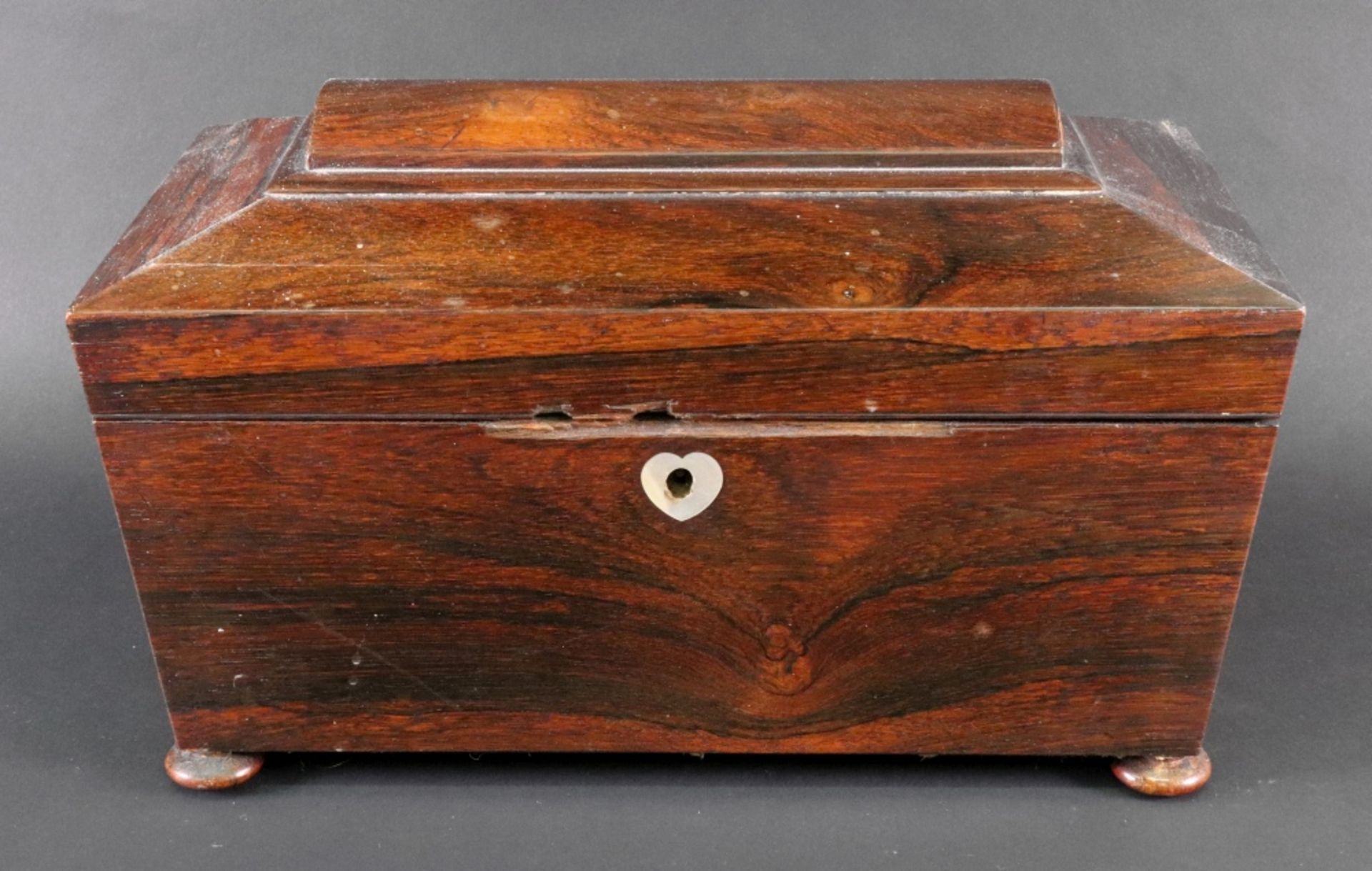 A William IV rosewood sarcophagus shape tea caddy, - Bild 5 aus 9