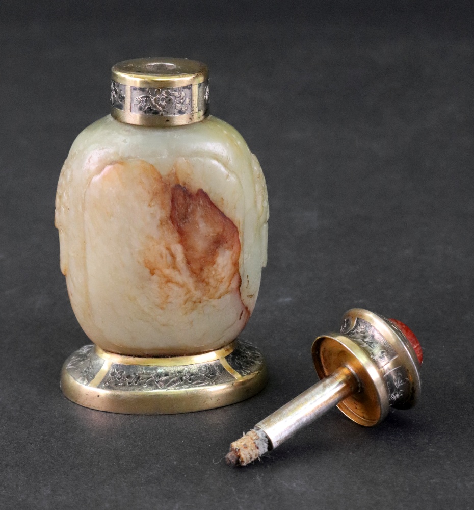 A Chinese soapstone and gilt metal mounted snuff bottle, late 19th/20th century, - Image 5 of 6