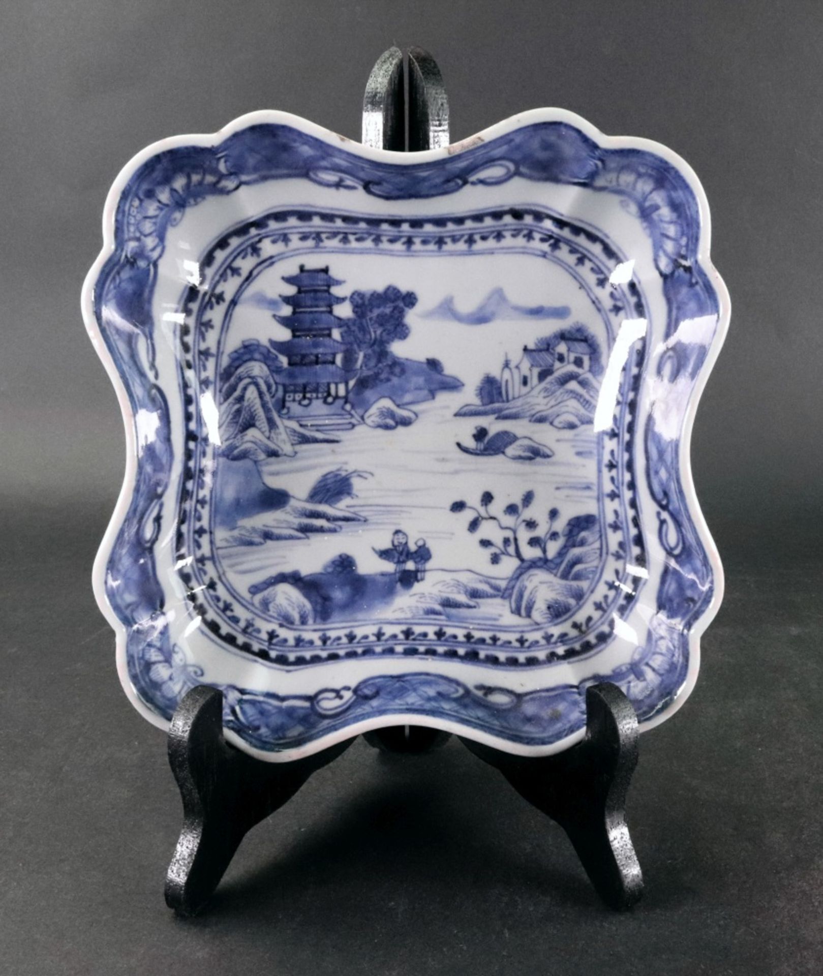 A Chinese Export blue and white silver shape sauce boat, late 18th century, - Image 3 of 8