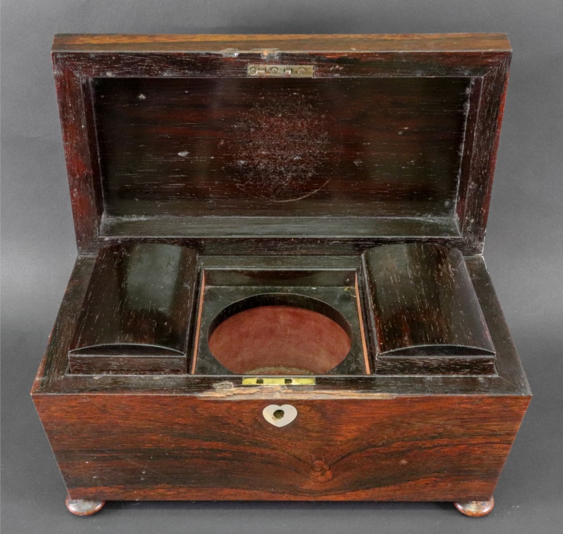 A William IV rosewood sarcophagus shape tea caddy, - Bild 7 aus 9