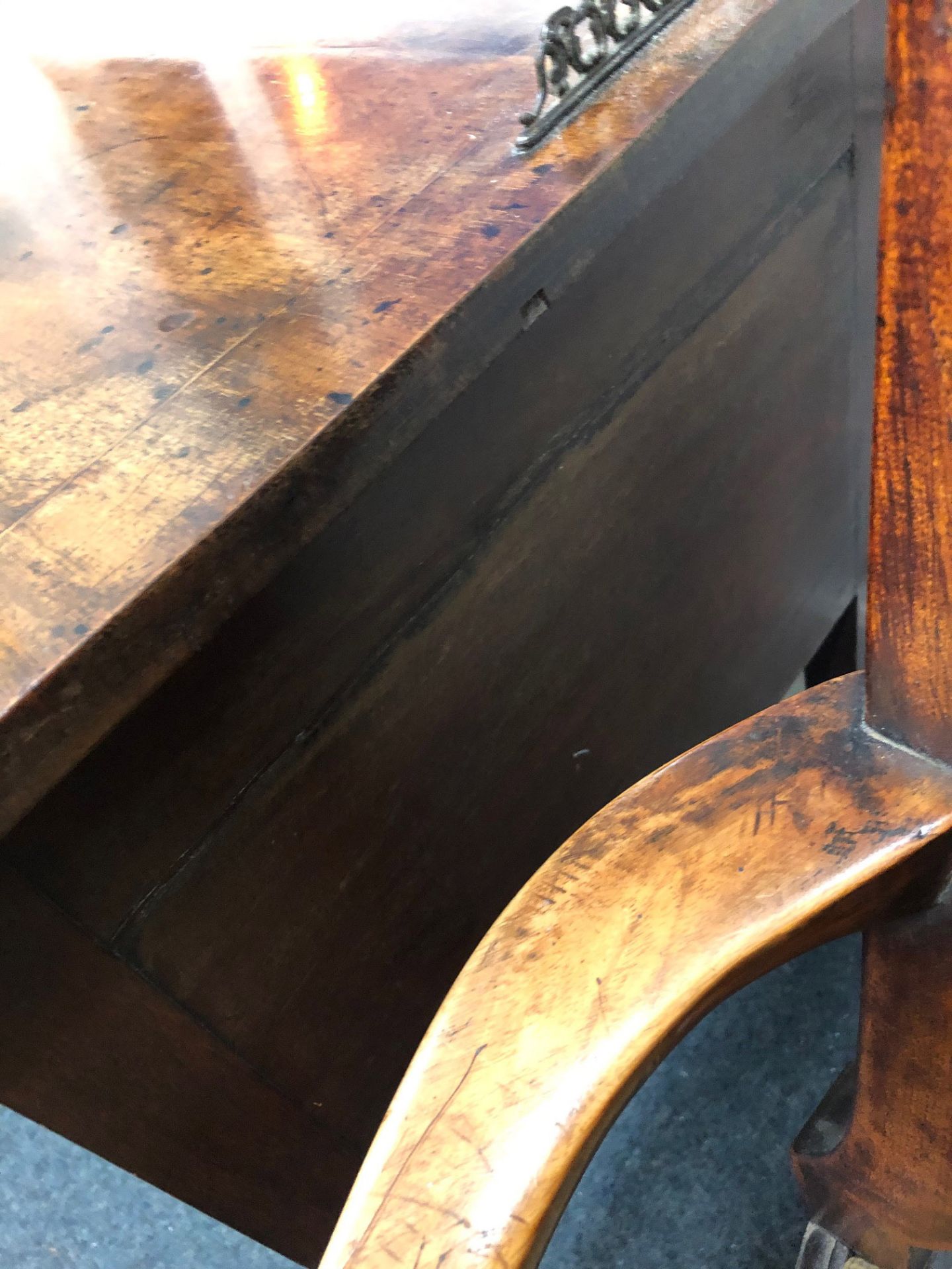 A George III mahogany boxwood and ebony strung dressing table, - Image 7 of 8