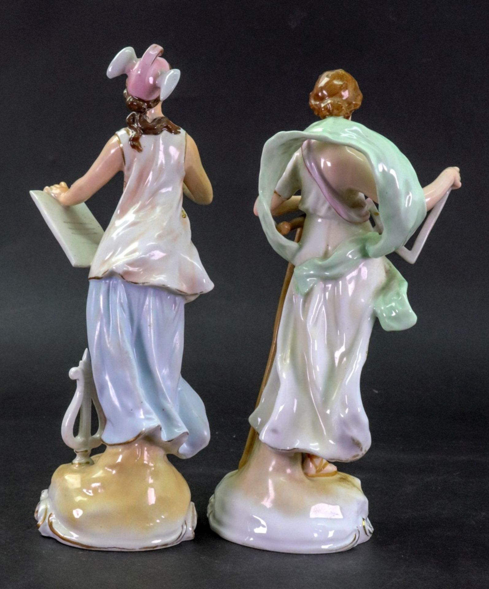 A pair of German porcelain figurines, circa 1900, emblematic of the arts, 20.5cm high (2). - Bild 3 aus 6