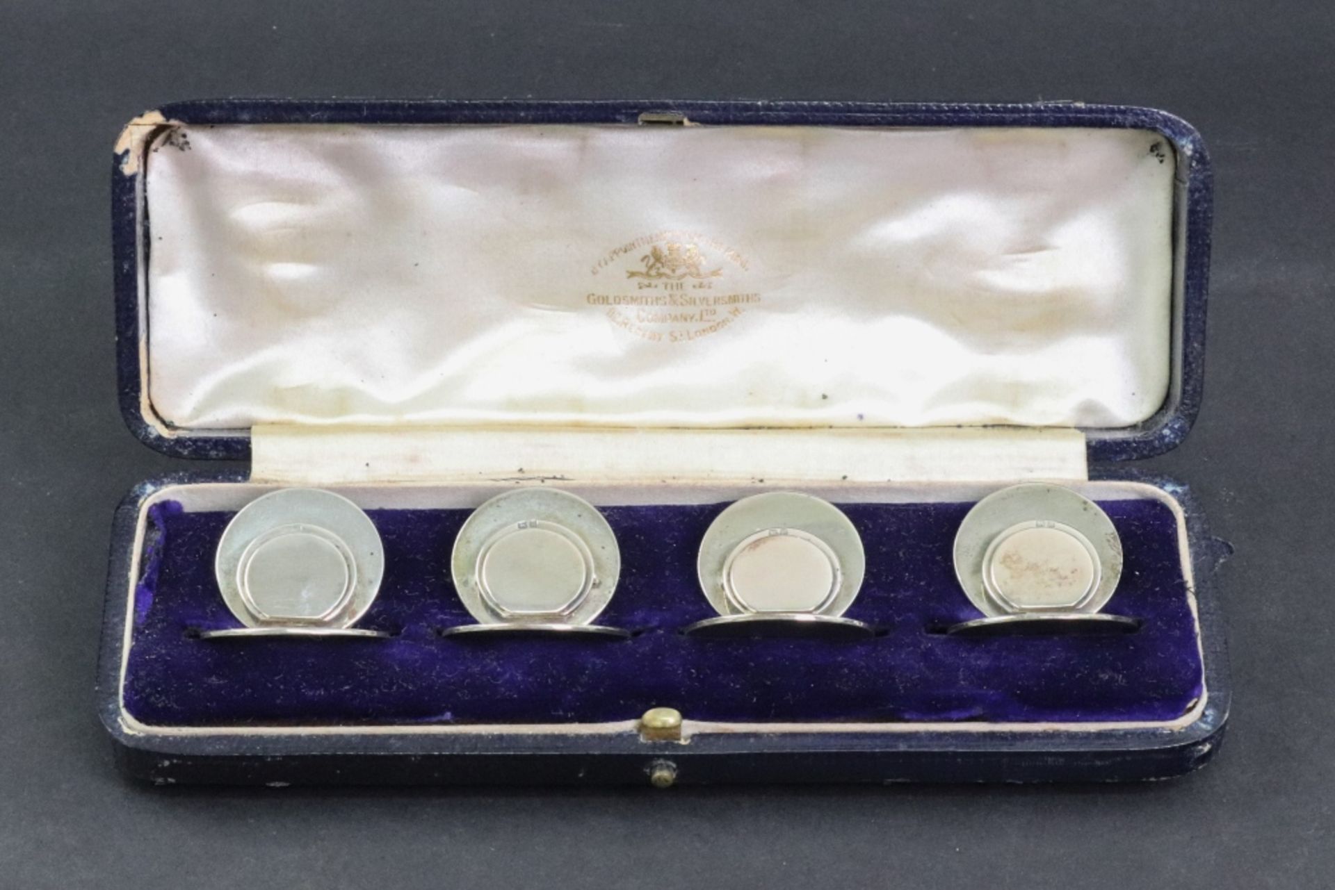 A cased set of four Edwardian silver menu holders, Sampson Mordan & Co, Chester 1908, Rd. No. - Bild 2 aus 4