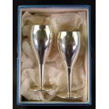 A pair of contemporary silver wine goblets, Garrard & Co, Sheffield 1990, with gilt lined bowls,
