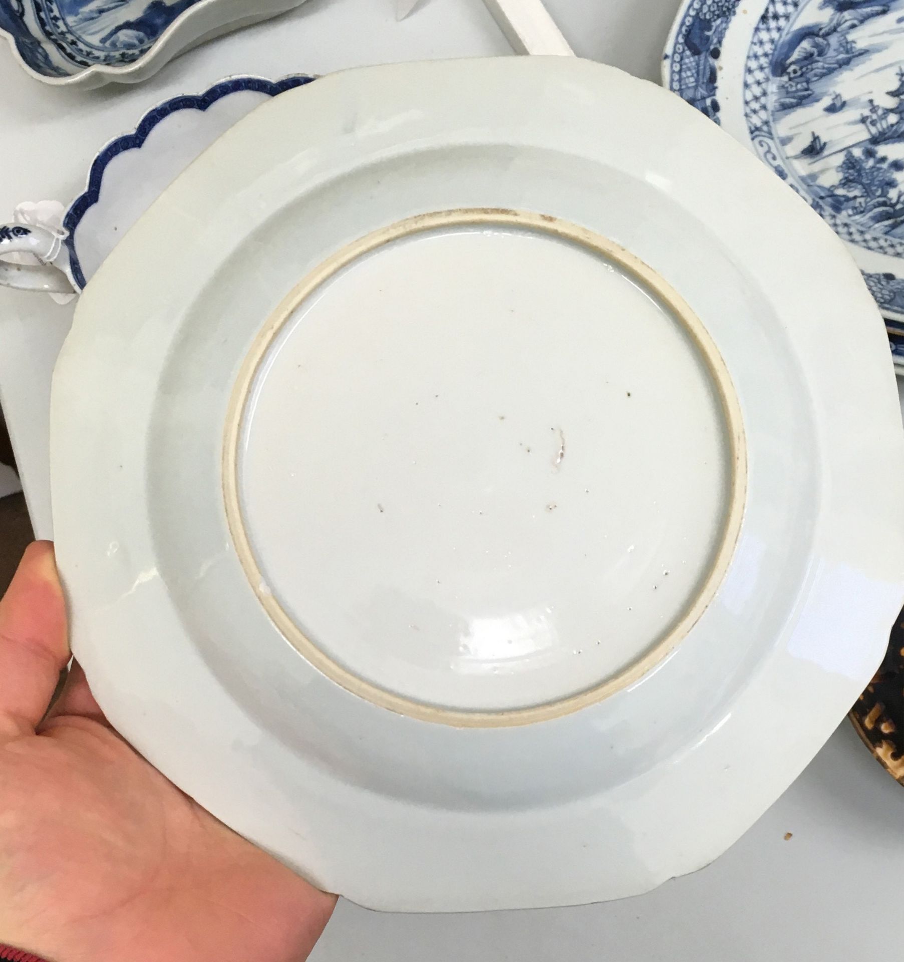 A pair of Chinese blue and white Export porcelain plates, Qianlong, - Bild 6 aus 6