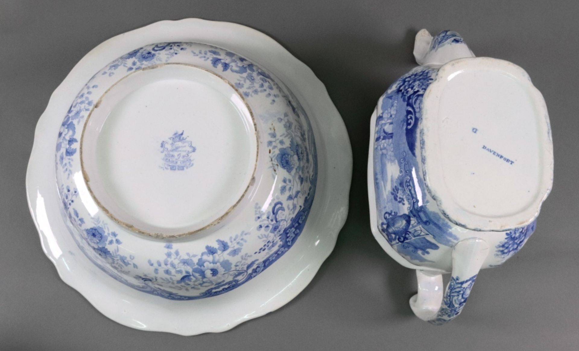 An Opaque china blue and white shaped circular bowl, 19th century, - Bild 4 aus 4