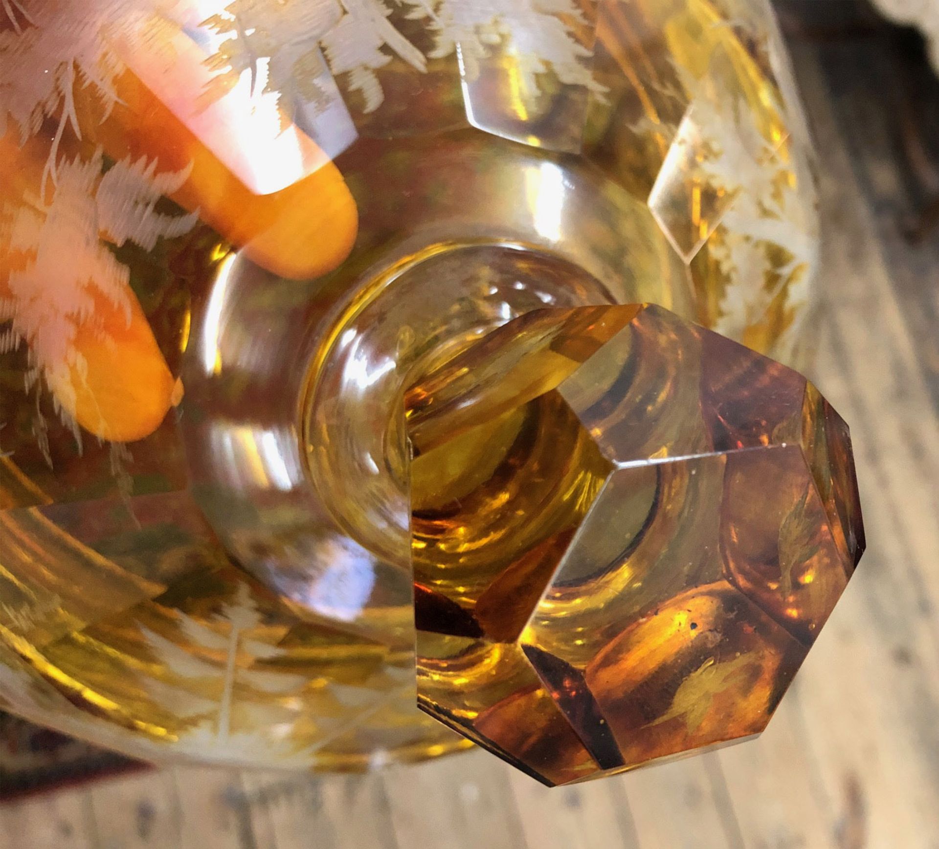 A Bohemian amber-stained glass punch bowl, cover and stand, mid 19th century, the domed cover, - Bild 4 aus 10