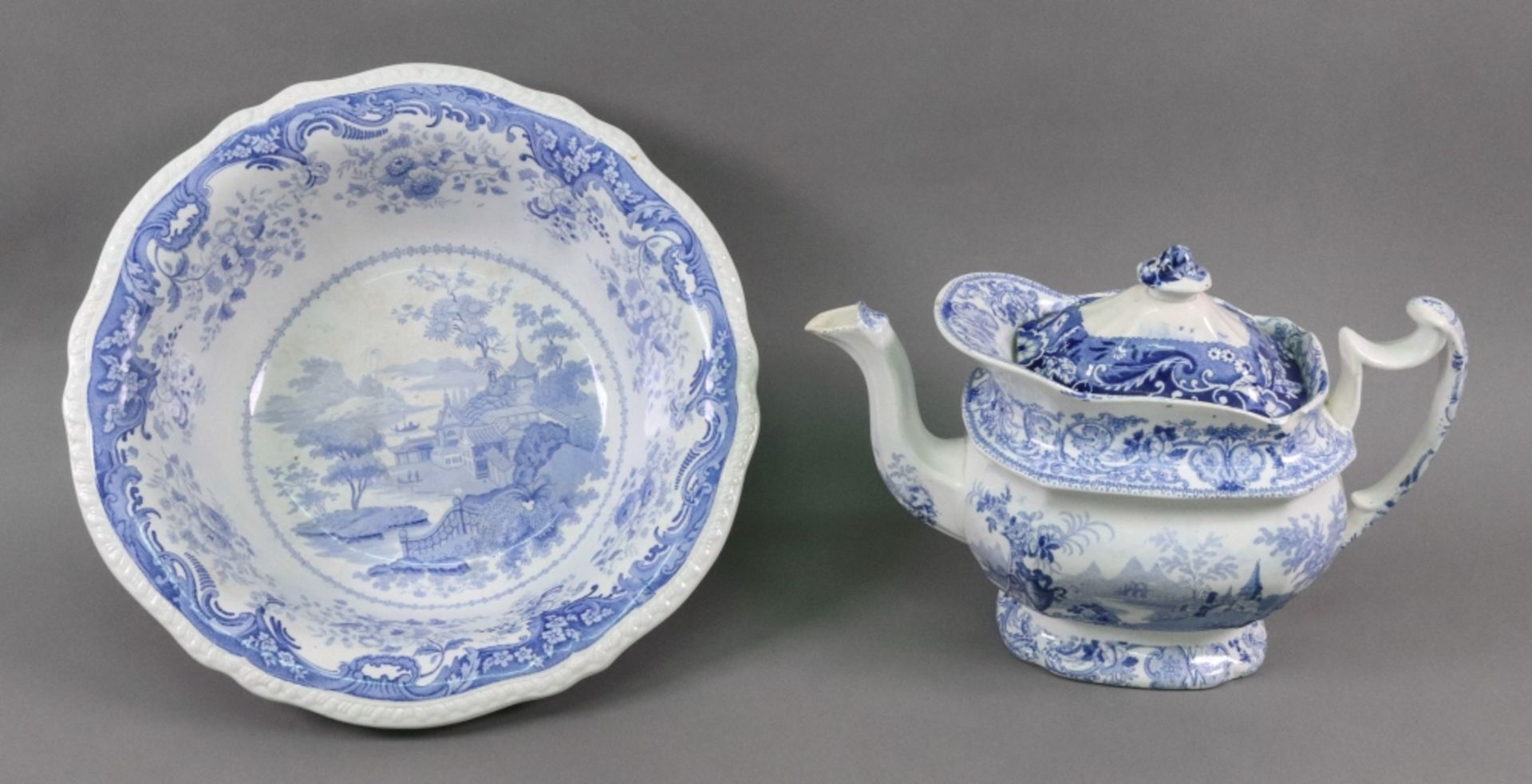An Opaque china blue and white shaped circular bowl, 19th century, - Bild 2 aus 4