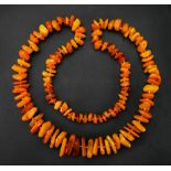 A single-row amber bead necklace of grad