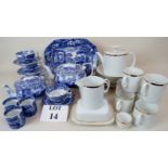 A Copeland Spodes 'Italian' pattern blue and white 14 piece part service,