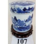 A Chinese Kangxi taste blue and white porcelain covered jar, probably 18th/19th century,
