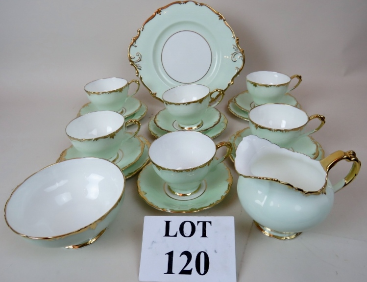 A Paragon fine bone china tea set with lavish gilt decoration, comprising 6 cups, 6 saucers,