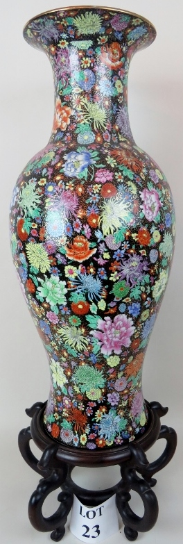 A highly decorative Chinese porcelain va