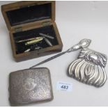 A silver engraved cigarette case approx 4.5 oz, a silver clip and 6 other items.