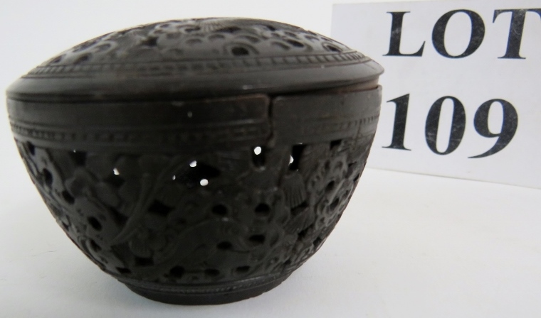 A Chinese carved and pierced covered box - Image 2 of 2
