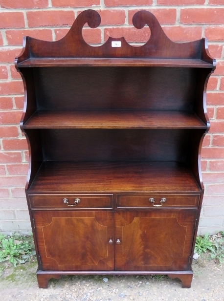 A Georgian style late 20th century mahogany bookcase/cupboard with three shelves above double