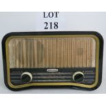 A vintage Murphy bakelite radio, (a/f) e