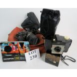 Vintage cameras and equipment est: £20-£