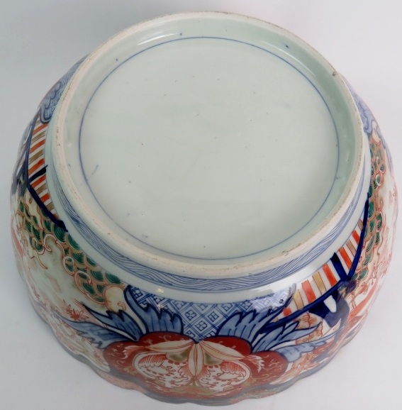 A large Japanese Imari bowl of fluted steep sided circular form, late 19th/early 20th century, - Image 3 of 4