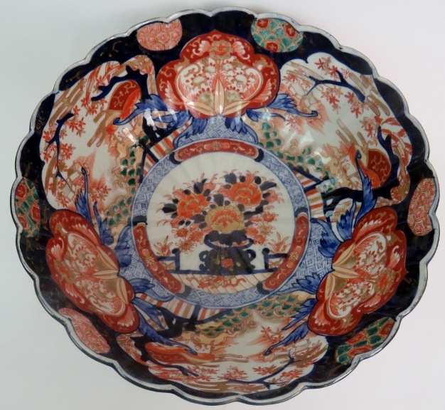 A large Japanese Imari bowl of fluted steep sided circular form, late 19th/early 20th century, - Image 2 of 4