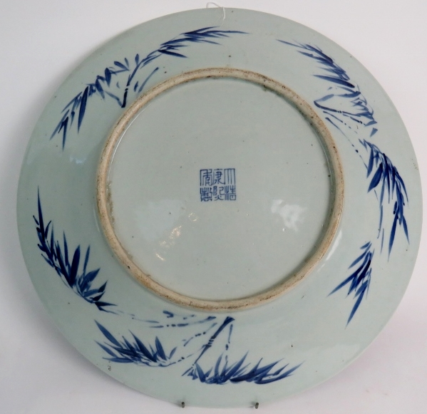 An antique Chinese blue and white porcelain charger of impressive size, - Image 3 of 5