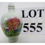 A Chinese porcelain snuff bottle, painte