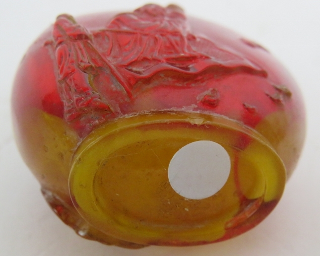 A Chinese amber coloured snuff bottle an - Image 4 of 4