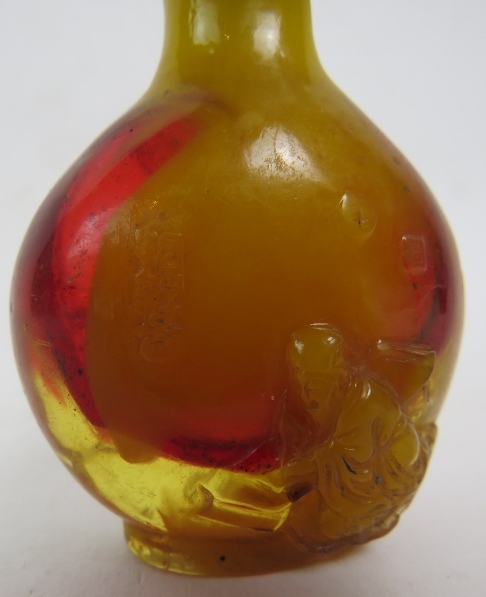 A Chinese amber coloured snuff bottle an - Image 2 of 4