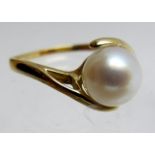 A 14ct gold ring set with centre pearl, size O,