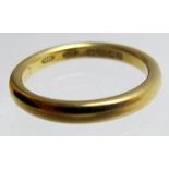A 22ct gold wedding ring, size M, approx 5 grams,