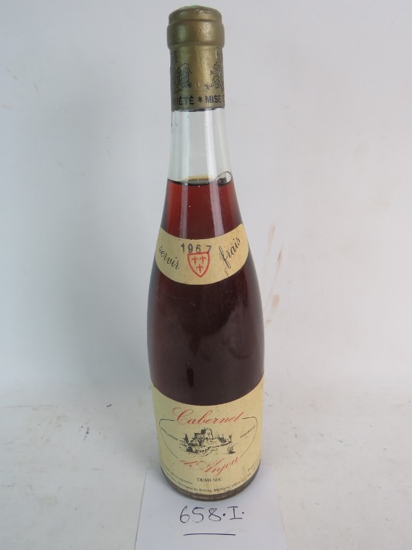 1 bottle of Cabernet d'Anjou demi-sec 1967 est: £20-£30